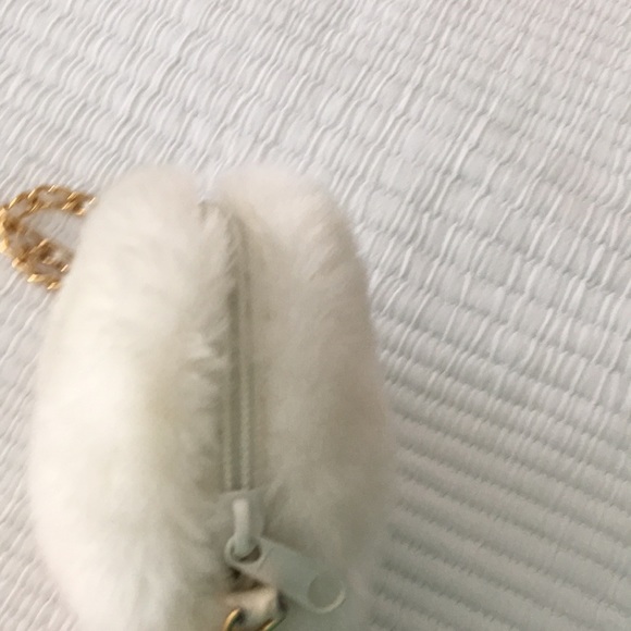 Gap white fluffy puff purse - Picture 4 of 7